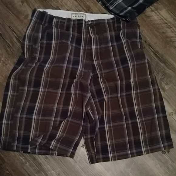 Bundle of 4 plaid shorts - Picture 5 of 5